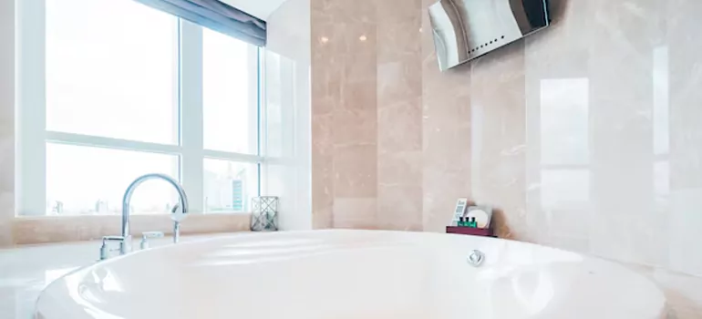 Bathroom Window Coverings in Town 'n' Country, FL