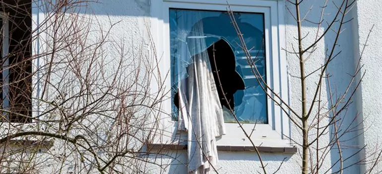 Storm Window Installation Contractors in Town 'n' Country, FL