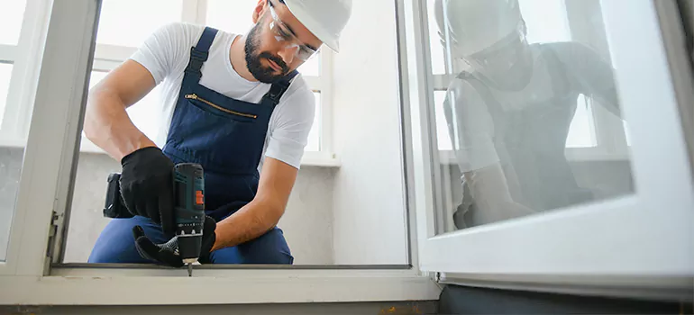 Replace Broken Window Pane in Town 'n' Country, FL