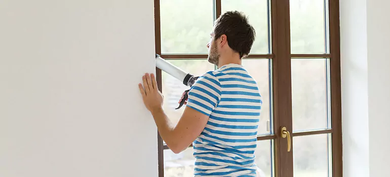 Outdoor Waterproof Caulk in Town 'n' Country, FL