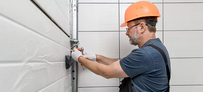 Garage Door Repair in Town 'n' Country