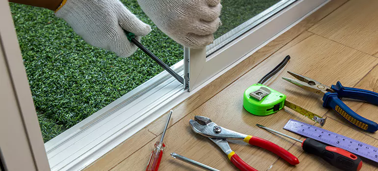 Window Hinge Repair in Town 'n' Country, FL