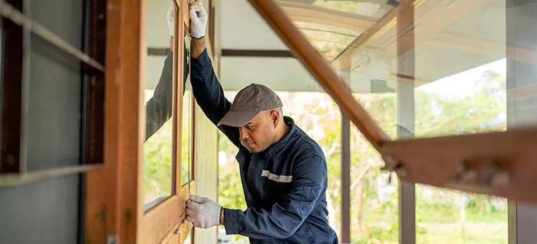 Double Hung Vinyl Window Sash Replacement in Town 'n' Country, FL